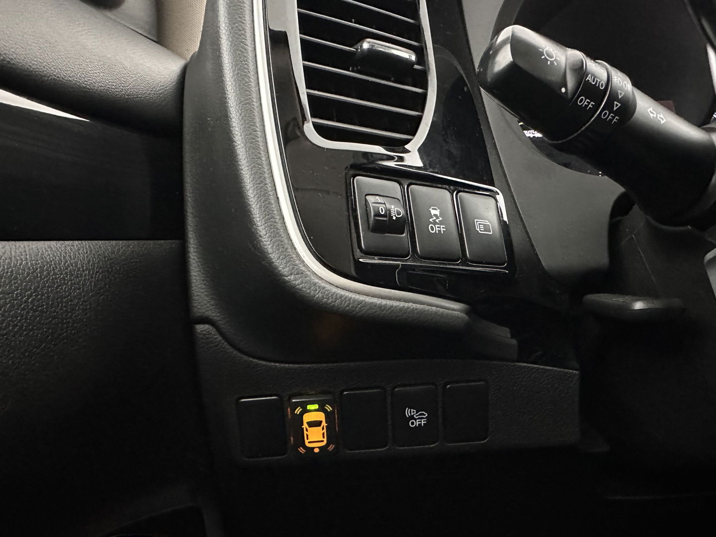 Mitsubishi Outlander 2.0 PHEV Pure (INCL.BTW) Aut. *LEATHER-MICROFIBRE | COMFORTSEATS | CARPLAY | CAMERA | DAB+ | KEYLESS | PRIVACY-GLASS | SHFT-PADDLES | TOWBAR | 16''ALU*