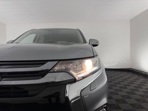 Mitsubishi Outlander 2.0 PHEV Pure (INCL.BTW) Aut. *LEATHER-MICROFIBRE | COMFORTSEATS | CARPLAY | CAMERA | DAB+ | KEYLESS | PRIVACY-GLASS | SHFT-PADDLES | TOWBAR | 16''ALU*