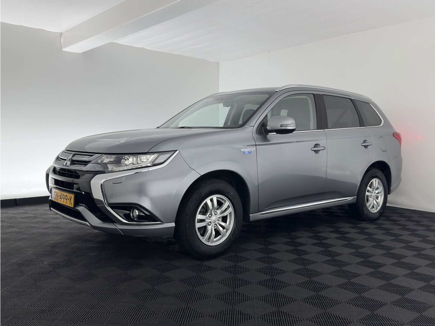 Mitsubishi Outlander 2.0 PHEV Pure (INCL.BTW) Aut. *LEATHER-MICROFIBRE | COMFORTSEATS | CARPLAY | CAMERA | DAB+ | KEYLESS | PRIVACY-GLASS | SHFT-PADDLES | TOWBAR | 16''ALU*