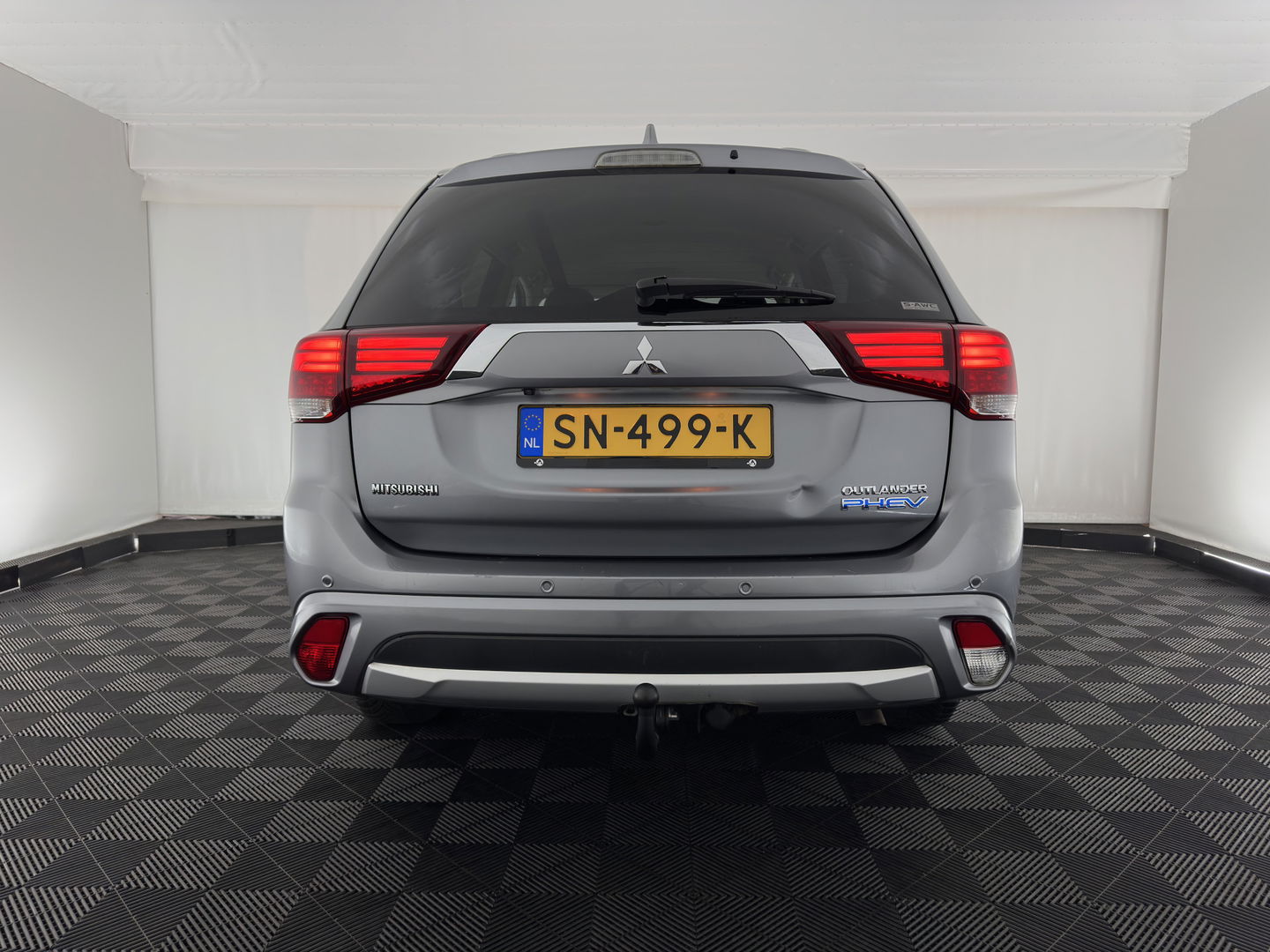 Mitsubishi Outlander 2.0 PHEV (Plug-In) Pure (INCL-BTW) Aut. *LEATHER-MICROFIBRE | COMFORTSEATS | CARPLAY | CAMERA | DAB+ | KEYLESS | PRIVACY-GLASS | SHIFT-PADDLES | TOWBAR | 16''ALU*