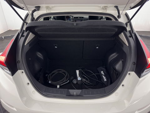 Nissan Leaf Acenta 40 kWh {SOH-90%} Aut. *ADAPTIVE-CRUISE | KEYLESS | NAVI-FULLMAP | BLIND-SPOT | DAB+ | PDC | COMFORTSEATS | DIGI-COCKPIT | PRIVACY-GLASS | 17"ALU