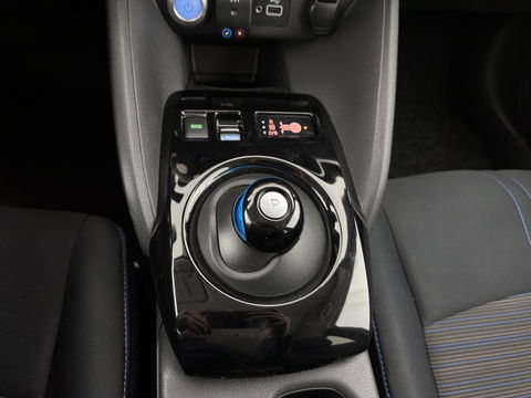 Nissan Leaf Acenta 40 kWh {SOH-90%} Aut. *ADAPTIVE-CRUISE | KEYLESS | NAVI-FULLMAP | BLIND-SPOT | DAB+ | PDC | COMFORTSEATS | DIGI-COCKPIT | PRIVACY-GLASS | 17"ALU