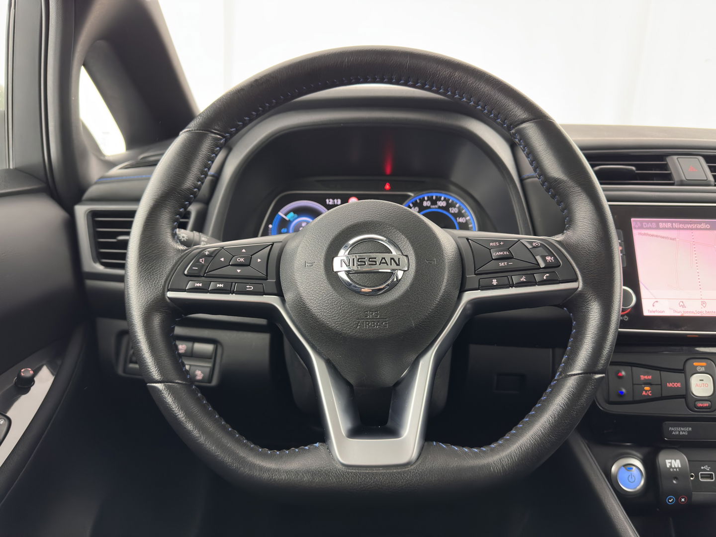 Nissan Leaf Acenta 40 kWh {SOH-90%} Aut. *ADAPTIVE-CRUISE | KEYLESS | NAVI-FULLMAP | BLIND-SPOT | DAB+ | PDC | COMFORTSEATS | DIGI-COCKPIT | PRIVACY-GLASS | 17"ALU