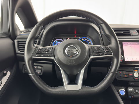 Nissan Leaf Acenta 40 kWh {SOH-90%} Aut. *ADAPTIVE-CRUISE | KEYLESS | NAVI-FULLMAP | BLIND-SPOT | DAB+ | PDC | COMFORTSEATS | DIGI-COCKPIT | PRIVACY-GLASS | 17"ALU
