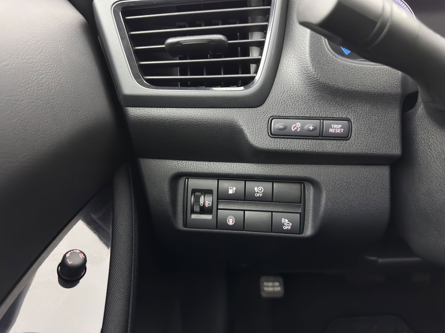 Nissan Leaf Acenta 40 kWh {SOH-90%} Aut. *ADAPTIVE-CRUISE | KEYLESS | NAVI-FULLMAP | BLIND-SPOT | DAB+ | PDC | COMFORTSEATS | DIGI-COCKPIT | PRIVACY-GLASS | 17"ALU