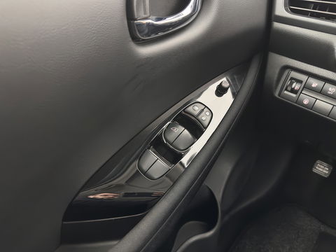 Nissan Leaf Acenta 40 kWh {SOH-90%} Aut. *ADAPTIVE-CRUISE | KEYLESS | NAVI-FULLMAP | BLIND-SPOT | DAB+ | PDC | COMFORTSEATS | DIGI-COCKPIT | PRIVACY-GLASS | 17"ALU