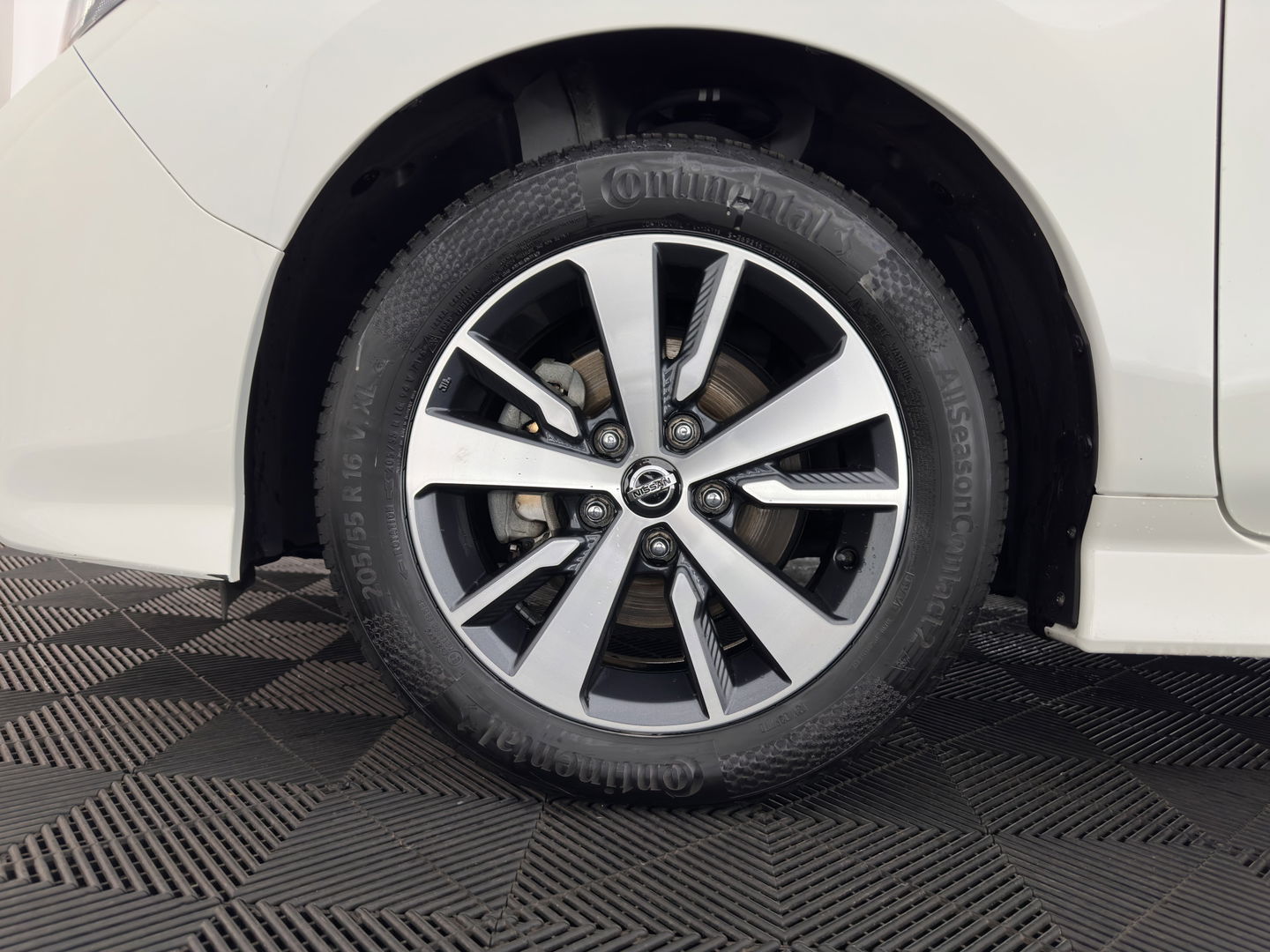 Nissan Leaf Acenta 40 kWh {SOH-90%} Aut. *ADAPTIVE-CRUISE | KEYLESS | NAVI-FULLMAP | BLIND-SPOT | DAB+ | COMFORTSEATS | DIGI-COCKPIT | PRIVACY-GLASS | CAMERA |  17"ALU*