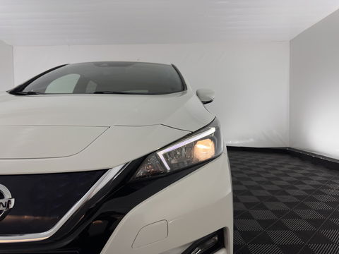 Nissan Leaf Acenta 40 kWh {SOH-90%} Aut. *ADAPTIVE-CRUISE | KEYLESS | NAVI-FULLMAP | BLIND-SPOT | DAB+ | PDC | COMFORTSEATS | DIGI-COCKPIT | PRIVACY-GLASS | 17"ALU