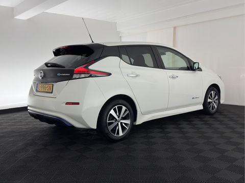 Nissan Leaf Acenta 40 kWh {SOH-90%} Aut. *ADAPTIVE-CRUISE | KEYLESS | NAVI-FULLMAP | BLIND-SPOT | DAB+ | PDC | COMFORTSEATS | DIGI-COCKPIT | PRIVACY-GLASS | 17"ALU