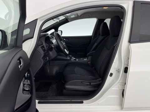 Nissan Leaf Acenta 40 kWh {SOH-90%} Aut. *ADAPTIVE-CRUISE | KEYLESS | NAVI-FULLMAP | BLIND-SPOT | DAB+ | PDC | COMFORTSEATS | DIGI-COCKPIT | PRIVACY-GLASS | 17"ALU