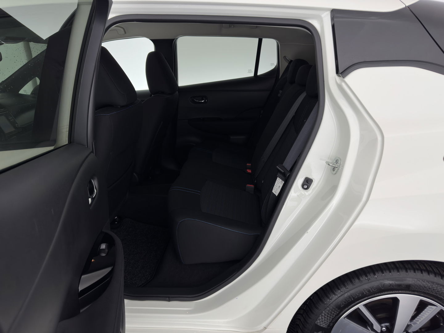 Nissan Leaf Acenta 40 kWh {SOH-90%} Aut. *ADAPTIVE-CRUISE | KEYLESS | NAVI-FULLMAP | BLIND-SPOT | DAB+ | COMFORTSEATS | DIGI-COCKPIT | PRIVACY-GLASS | CAMERA |  17"ALU*