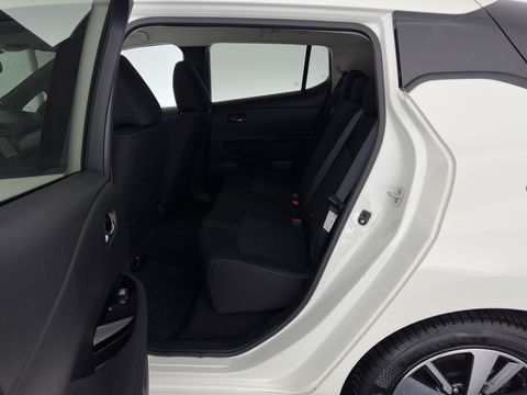 Nissan Leaf Acenta 40 kWh {SOH-90%} Aut. *ADAPTIVE-CRUISE | KEYLESS | NAVI-FULLMAP | BLIND-SPOT | DAB+ | PDC | COMFORTSEATS | DIGI-COCKPIT | PRIVACY-GLASS | 17"ALU