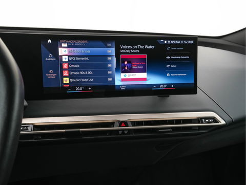 BMW iX xDrive40 High Executive 77 kWh {SOH-100%} *PANO | HEAD-UP | LUXURY-LEATHER | FULL-LED | SOFT-CLOSE | BLIND-SPOT | HARMAN/KARDON | MEMORY-PACK | HEATED/VENTILATED-COMFORTSEATS | TOP-VIEW | WIDESCREEN-DIGICOCKPIT | DAB+ | KEYLESS | AMB