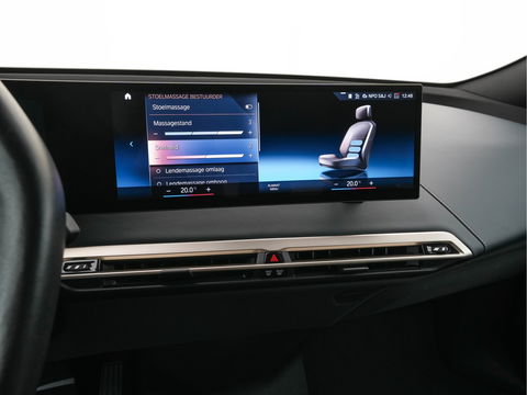 BMW iX xDrive40 High Executive 77 kWh {SOH-100%} *PANO | HEAD-UP | LUXURY-LEATHER | FULL-LED | SOFT-CLOSE | BLIND-SPOT | HARMAN/KARDON | MEMORY-PACK | HEATED/VENTILATED-COMFORTSEATS | TOP-VIEW | WIDESCREEN-DIGICOCKPIT | DAB+ | KEYLESS | AMB
