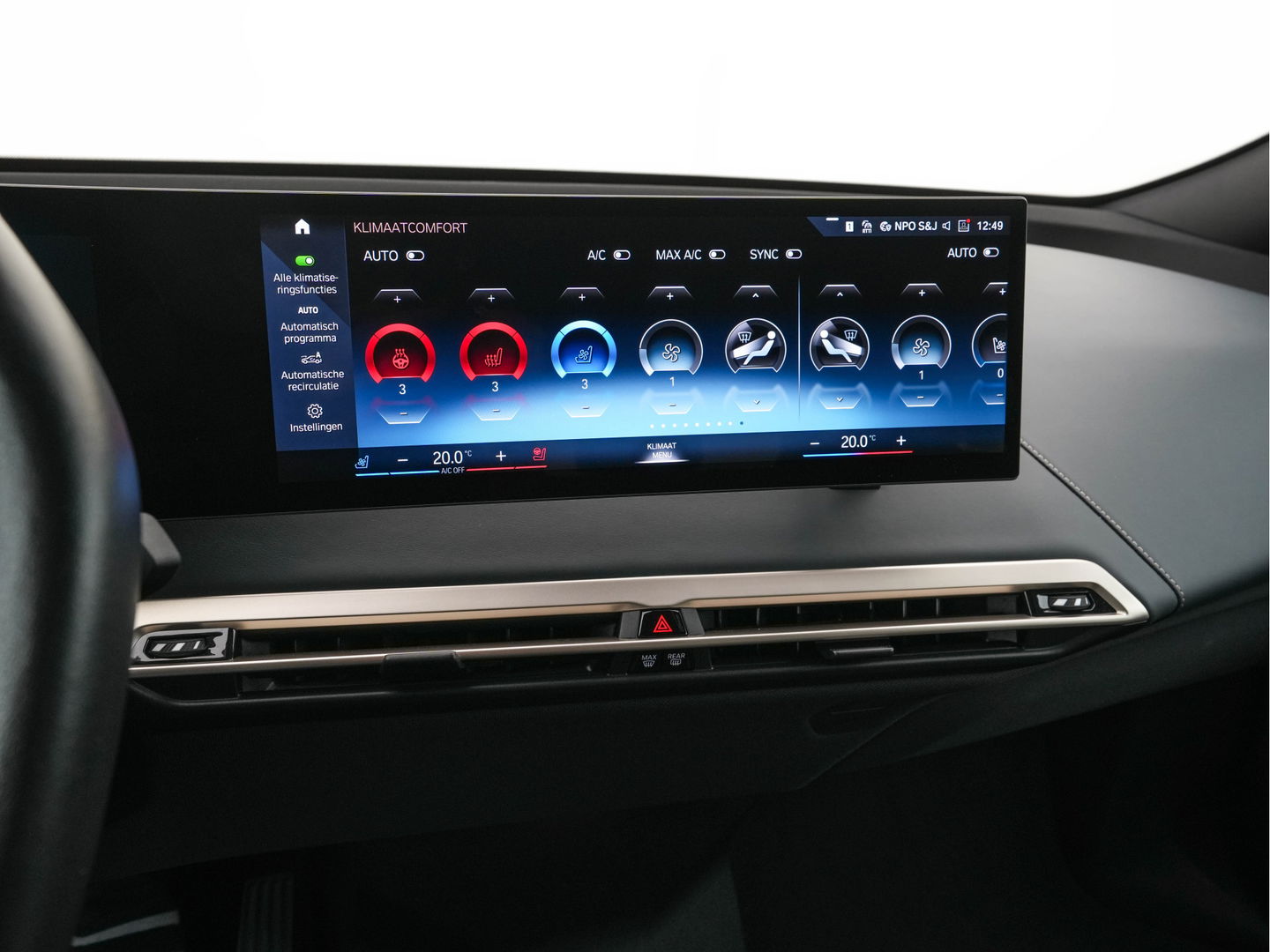 BMW iX xDrive40 High Executive 77 kWh {SOH-100%} *PANO | HEAD-UP | LUXURY-LEATHER | FULL-LED | SOFT-CLOSE | BLIND-SPOT | HARMAN/KARDON | MEMORY-PACK | HEATED/VENTILATED-COMFORTSEATS | TOP-VIEW | WIDESCREEN-DIGICOCKPIT | DAB+ | KEYLESS | AMB