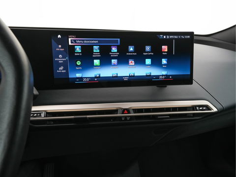 BMW iX xDrive40 High Executive 77 kWh {SOH-100%} *PANO | HEAD-UP | LUXURY-LEATHER | FULL-LED | SOFT-CLOSE | BLIND-SPOT | HARMAN/KARDON | MEMORY-PACK | HEATED/VENTILATED-COMFORTSEATS | TOP-VIEW | WIDESCREEN-DIGICOCKPIT | DAB+ | KEYLESS | AMB