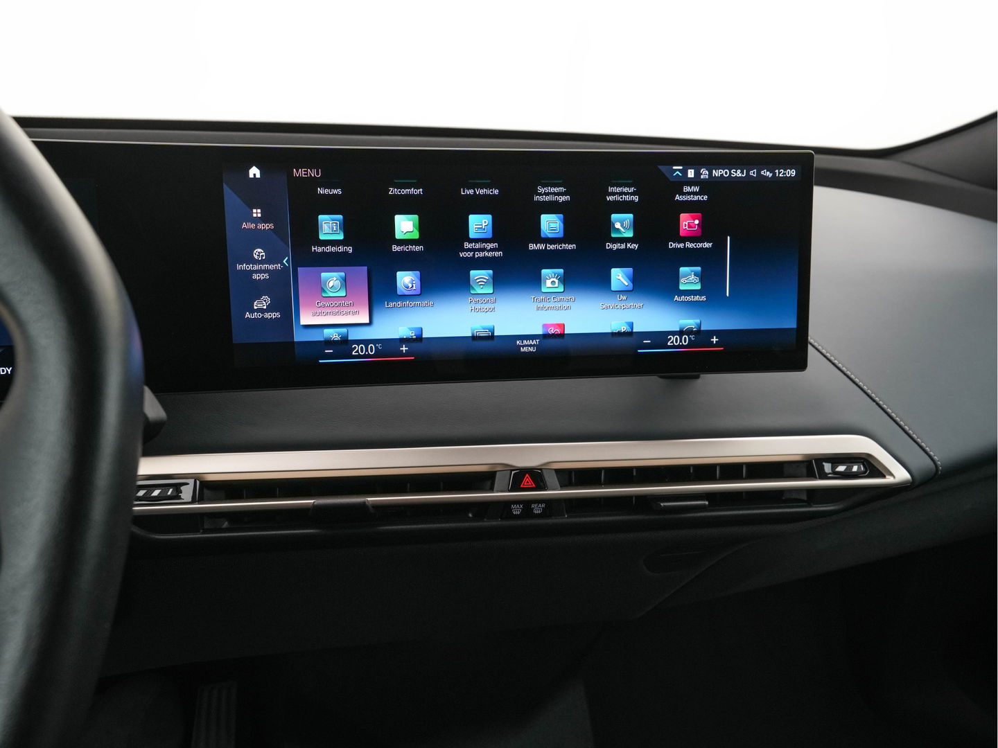 BMW iX xDrive40 High Executive 77 kWh {SOH-100%} *PANO | HEAD-UP | LUXURY-LEATHER | FULL-LED | SOFT-CLOSE | BLIND-SPOT | HARMAN/KARDON | MEMORY-PACK | HEATED/VENTILATED-COMFORTSEATS | TOP-VIEW | WIDESCREEN-DIGICOCKPIT | DAB+ | KEYLESS | AMB