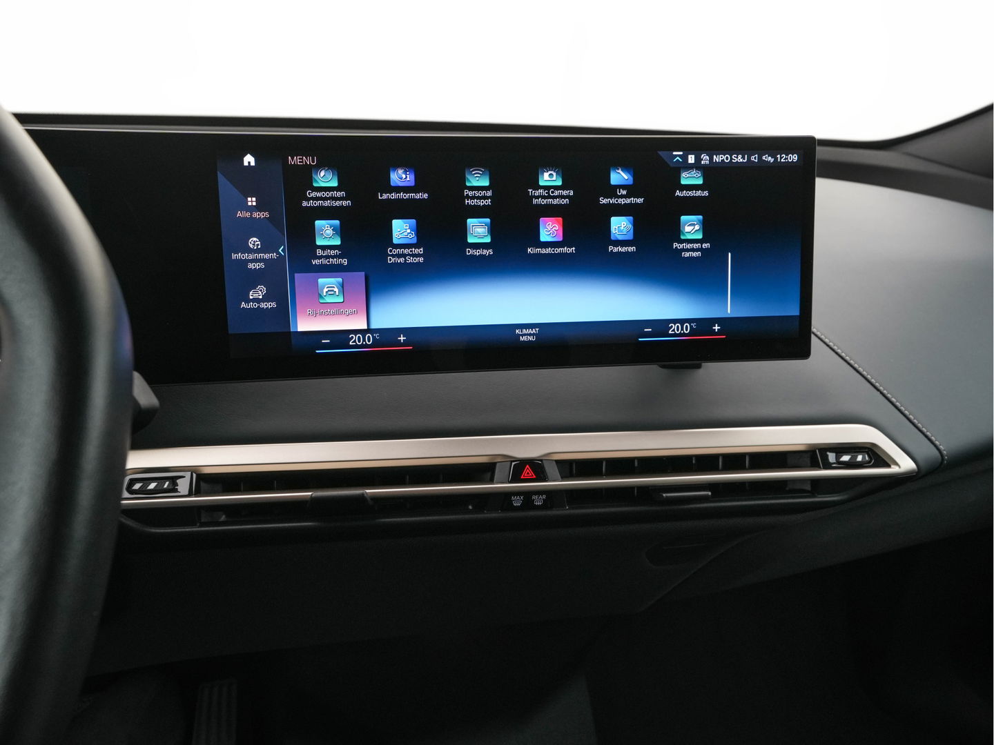 BMW iX xDrive40 High Executive 77 kWh {SOH-100%} *PANO | HEAD-UP | LUXURY-LEATHER | FULL-LED | SOFT-CLOSE | BLIND-SPOT | HARMAN/KARDON | MEMORY-PACK | HEATED/VENTILATED-COMFORTSEATS | TOP-VIEW | WIDESCREEN-DIGICOCKPIT | DAB+ | KEYLESS | AMB