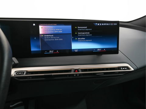 BMW iX xDrive40 High Executive 77 kWh {SOH-100%} *PANO | HEAD-UP | LUXURY-LEATHER | FULL-LED | SOFT-CLOSE | BLIND-SPOT | HARMAN/KARDON | MEMORY-PACK | HEATED/VENTILATED-COMFORTSEATS | TOP-VIEW | WIDESCREEN-DIGICOCKPIT | DAB+ | KEYLESS | AMB