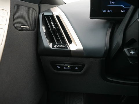 BMW iX xDrive40 High Executive 77 kWh {SOH-100%} *PANO | HEAD-UP | LUXURY-LEATHER | FULL-LED | SOFT-CLOSE | BLIND-SPOT | HARMAN/KARDON | MEMORY-PACK | HEATED/VENTILATED-COMFORTSEATS | TOP-VIEW | WIDESCREEN-DIGICOCKPIT | DAB+ | KEYLESS | AMB