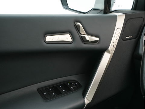 BMW iX xDrive40 High Executive 77 kWh {SOH-100%} *PANO | HEAD-UP | LUXURY-LEATHER | FULL-LED | SOFT-CLOSE | BLIND-SPOT | HARMAN/KARDON | MEMORY-PACK | HEATED/VENTILATED-COMFORTSEATS | TOP-VIEW | WIDESCREEN-DIGICOCKPIT | DAB+ | KEYLESS | AMB