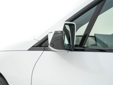 BMW iX xDrive40 High Executive 77 kWh {SOH-100%} *PANO | HEAD-UP | LUXURY-LEATHER | FULL-LED | SOFT-CLOSE | BLIND-SPOT | HARMAN/KARDON | MEMORY-PACK | HEATED/VENTILATED-COMFORTSEATS | TOP-VIEW | WIDESCREEN-DIGICOCKPIT | DAB+ | KEYLESS | AMB