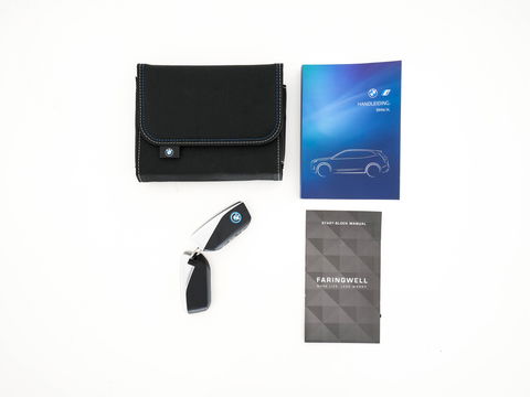 BMW iX xDrive40 High Executive 77 kWh {SOH-100%} *PANO | HEAD-UP | LUXURY-LEATHER | FULL-LED | SOFT-CLOSE | BLIND-SPOT | HARMAN/KARDON | MEMORY-PACK | HEATED/VENTILATED-COMFORTSEATS | TOP-VIEW | WIDESCREEN-DIGICOCKPIT | DAB+ | KEYLESS | AMB