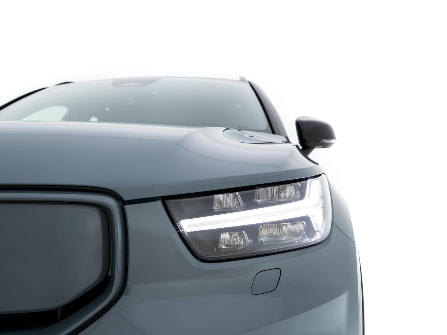 Volvo XC40 Recharge P8 AWD R-Design [ 3-Fase ] {SOH-91%} (INCL-BTW) *PANO | FULL-LEATHER | DIGI-COCKPIT | FULL-LED | MEMORY-PACK | HARMAN/KARDON | TOP-VIEW | CARPLAY | NAVI-FULLMAP | ECC | PDC | KEYLESS | HEATED-SPORTSEATS | BLIS | CAPLAY | 19"ALU*