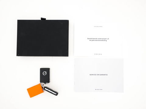 Volvo XC40 Recharge P8 AWD R-Design [ 3-Fase ] {SOH-91%} (INCL-BTW) *PANO | FULL-LEATHER | DIGI-COCKPIT | FULL-LED | MEMORY-PACK | HARMAN/KARDON | TOP-VIEW | CARPLAY | NAVI-FULLMAP | ECC | PDC | KEYLESS | HEATED-SPORTSEATS | BLIS | CAPLAY | 19"ALU*