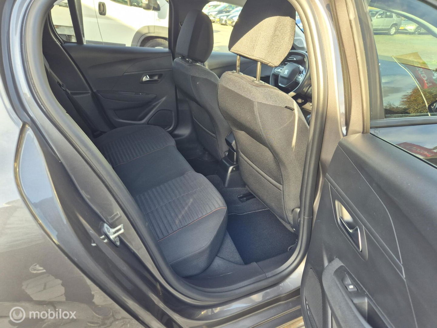 Peugeot 208 1.2 PureTech Blue Lease Active, Trekhaak, Navi