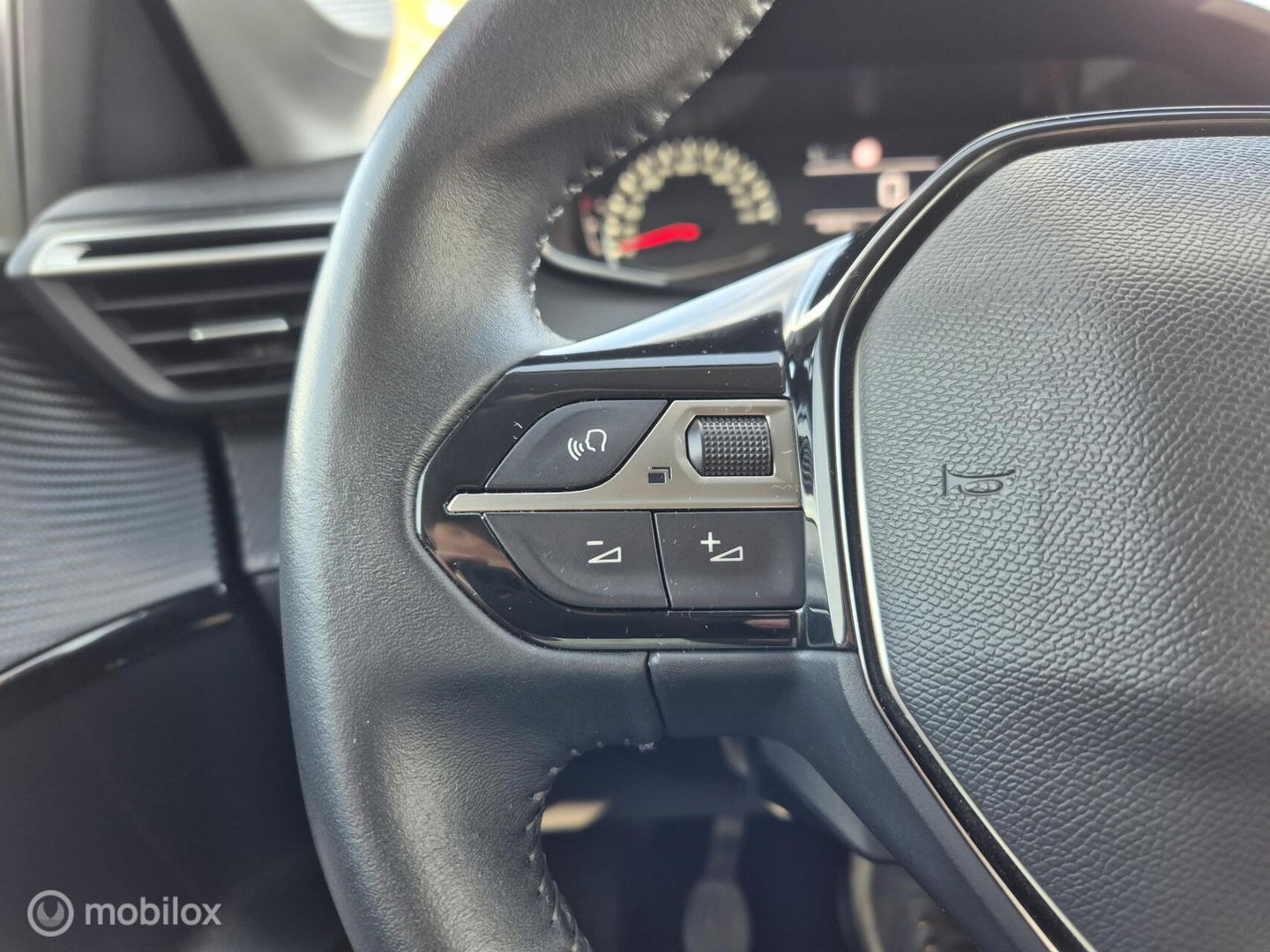 Peugeot 208 1.2 PureTech Blue Lease Active, Trekhaak, Navi