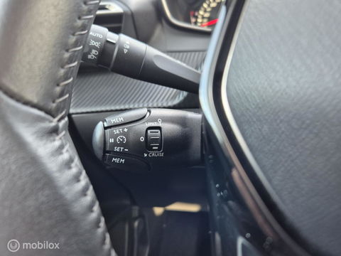 Peugeot 208 1.2 PureTech Blue Lease Active, Trekhaak, Navi