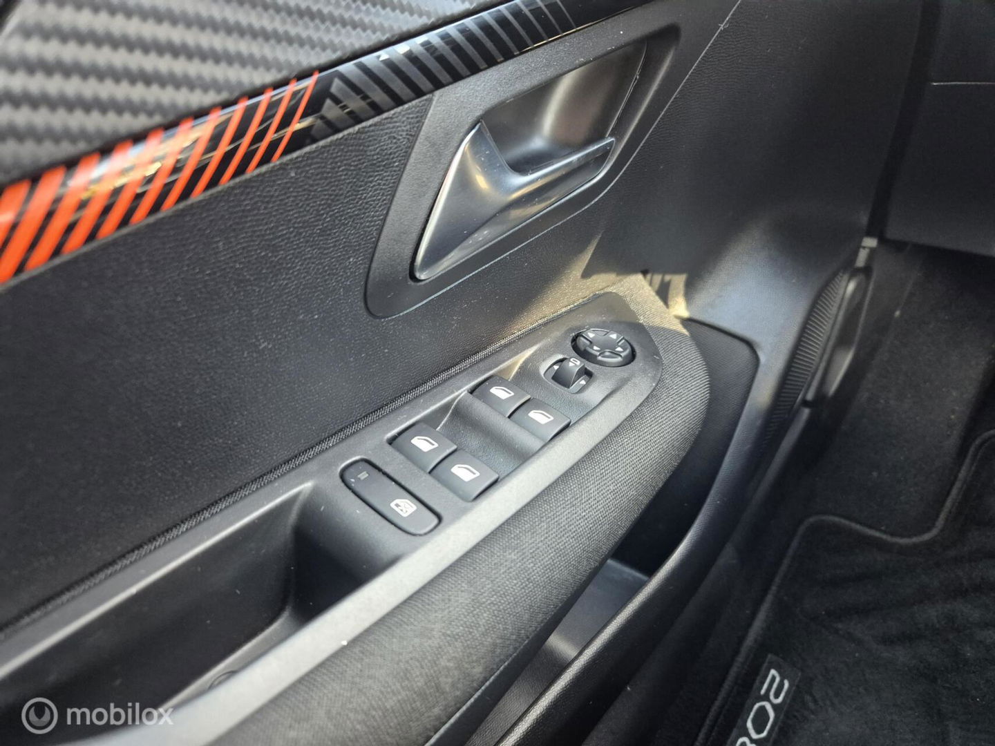 Peugeot 208 1.2 PureTech Blue Lease Active, Trekhaak, Navi