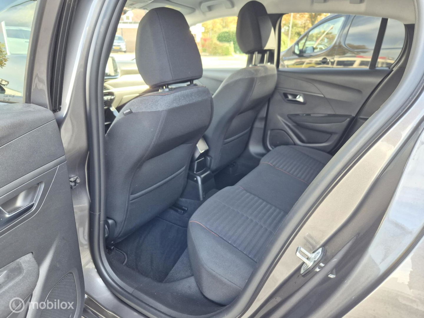 Peugeot 208 1.2 PureTech Blue Lease Active, Trekhaak, Navi