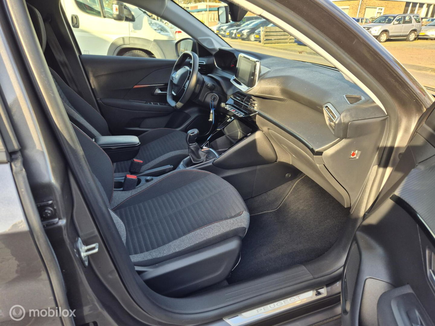 Peugeot 208 1.2 PureTech Blue Lease Active, Trekhaak, Navi