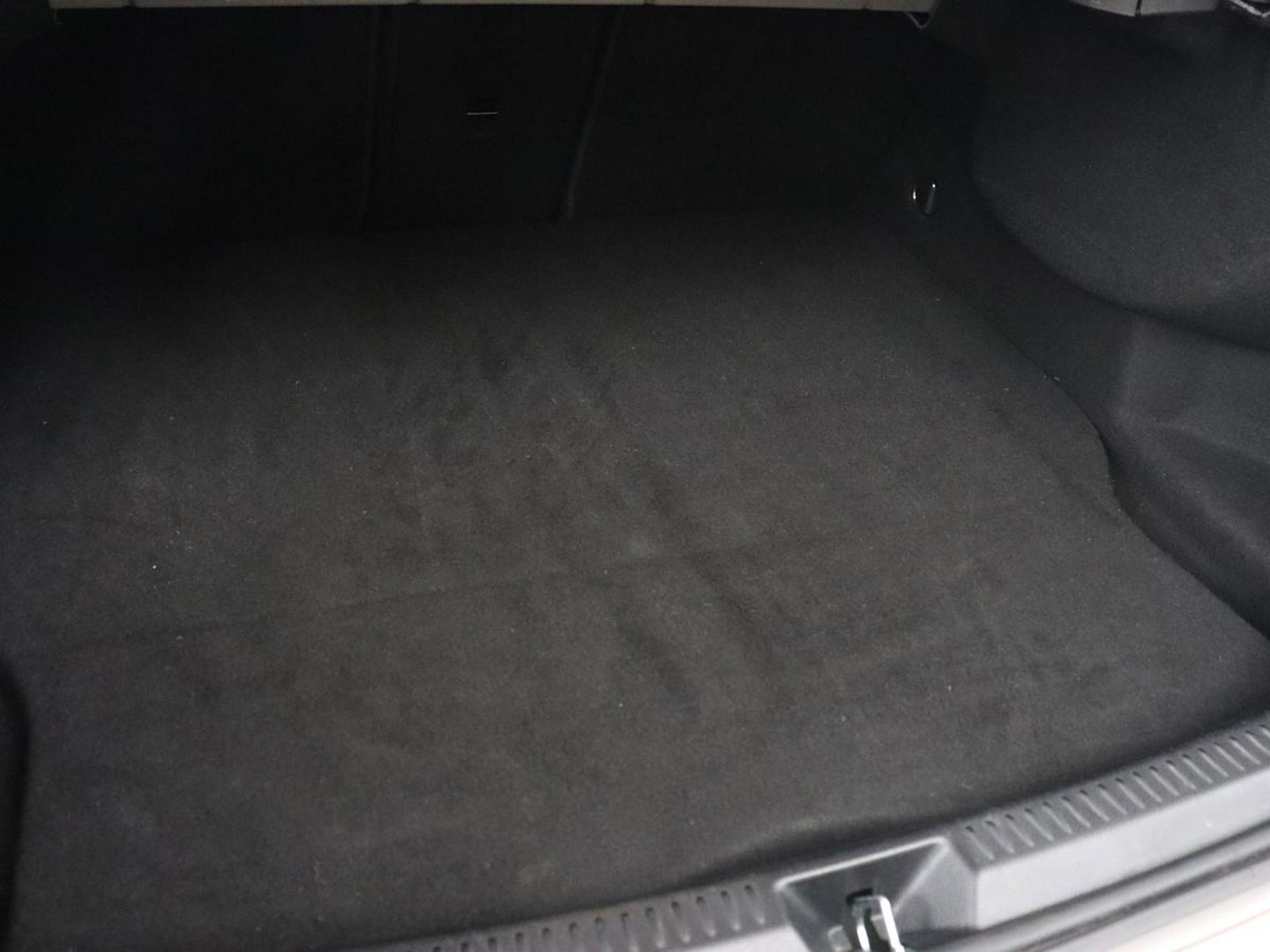 Mercedes-Benz A-Klasse 250e AMG Limited | Carplay | Stoelverwarming | Camera | Leder/Alcantara | Navigatie | Park Assist | Sfeerverlichting | Full LED | Climate control | Widescreen | Cruise control | PHEV | Plug In