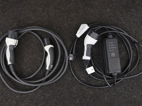 Mercedes-Benz A-Klasse 250e AMG Limited | Carplay | Stoelverwarming | Camera | Leder/Alcantara | Navigatie | Park Assist | Sfeerverlichting | Full LED | Climate control | Widescreen | Cruise control | PHEV | Plug In