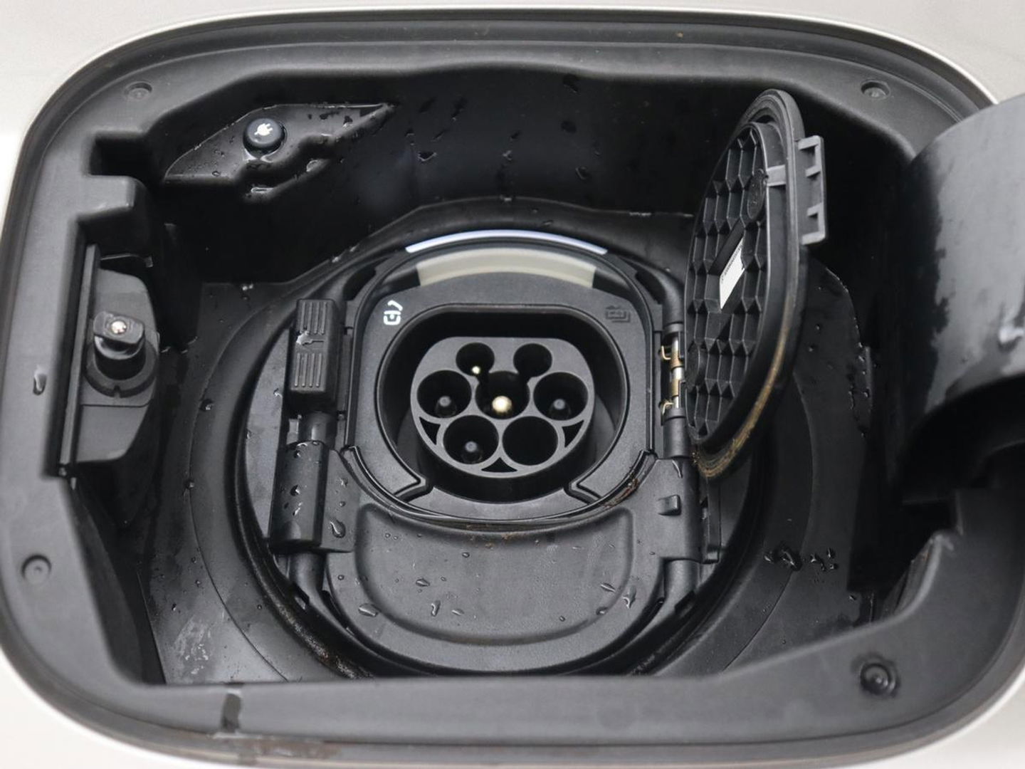 Mercedes-Benz A-Klasse 250e AMG Limited | Carplay | Stoelverwarming | Camera | Leder/Alcantara | Navigatie | Park Assist | Sfeerverlichting | Full LED | Climate control | Widescreen | Cruise control | PHEV | Plug In