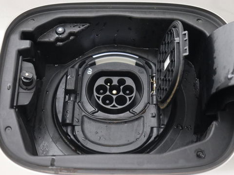 Mercedes-Benz A-Klasse 250e AMG Limited | Carplay | Stoelverwarming | Camera | Leder/Alcantara | Navigatie | Park Assist | Sfeerverlichting | Full LED | Climate control | Widescreen | Cruise control | PHEV | Plug In