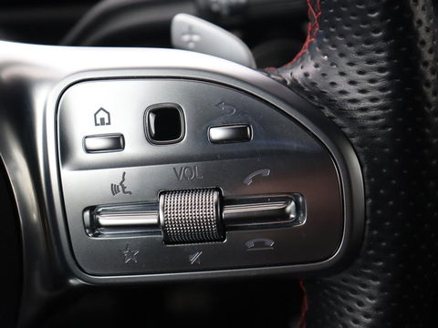 Mercedes-Benz A-Klasse 250e AMG Limited | Carplay | Stoelverwarming | Camera | Leder/Alcantara | Navigatie | Park Assist | Sfeerverlichting | Full LED | Climate control | Widescreen | Cruise control | PHEV | Plug In