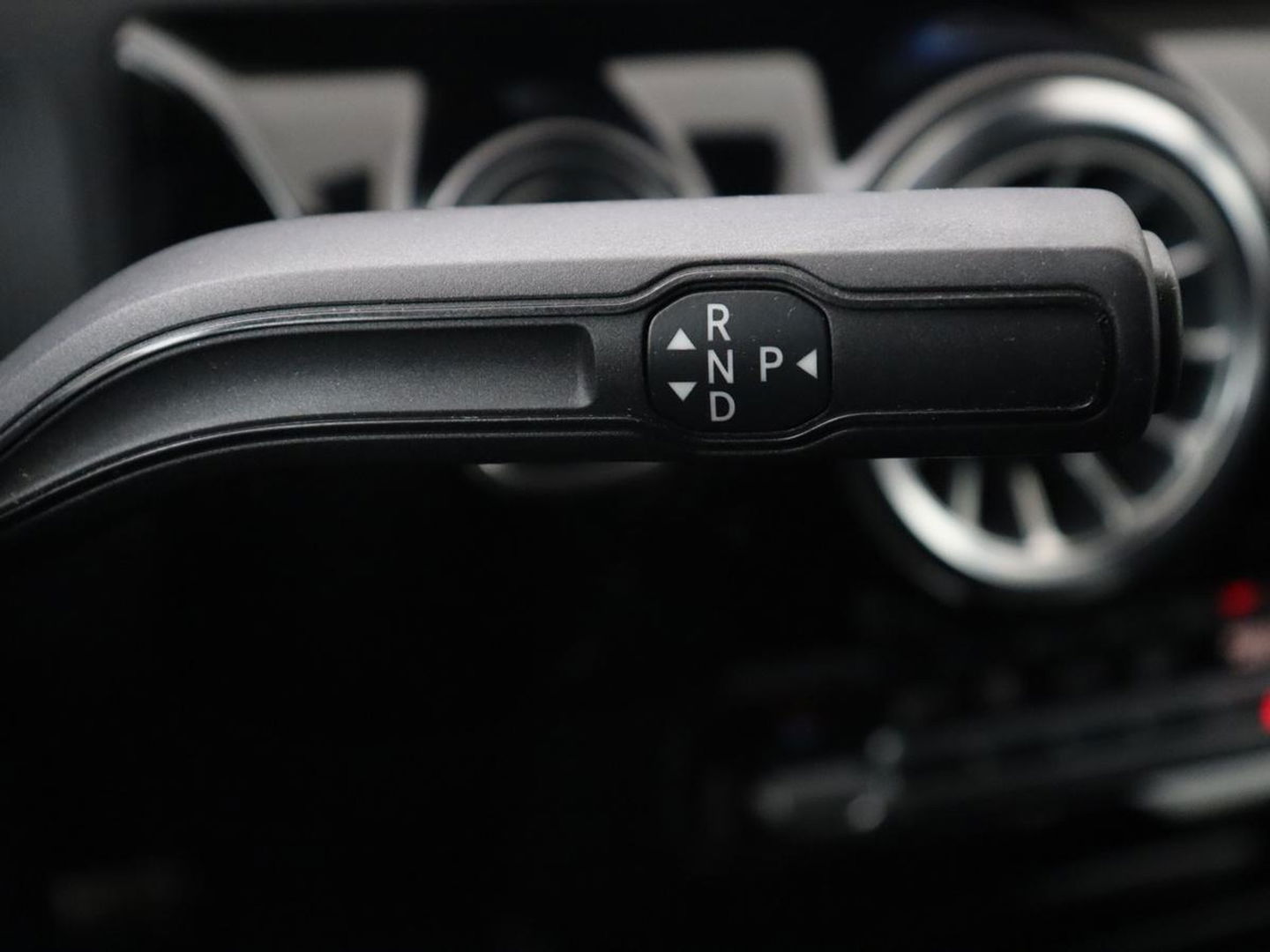 Mercedes-Benz A-Klasse 250e AMG Limited | Carplay | Stoelverwarming | Camera | Leder/Alcantara | Navigatie | Park Assist | Sfeerverlichting | Full LED | Climate control | Widescreen | Cruise control | PHEV | Plug In