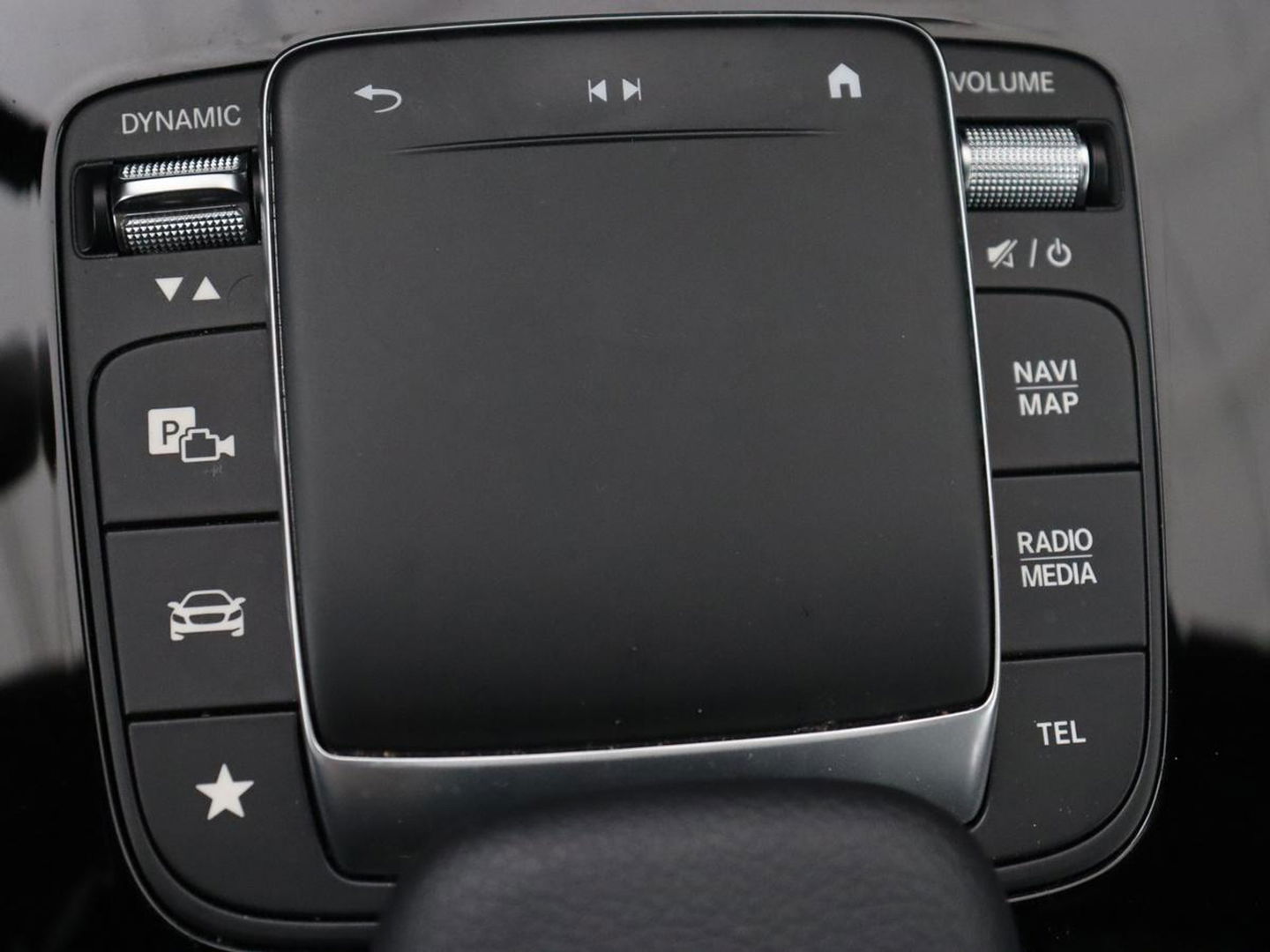 Mercedes-Benz A-Klasse 250e AMG Limited | Carplay | Stoelverwarming | Camera | Leder/Alcantara | Navigatie | Park Assist | Sfeerverlichting | Full LED | Climate control | Widescreen | Cruise control | PHEV | Plug In