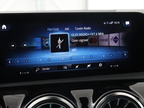 Mercedes-Benz A-Klasse 250e AMG Limited | Carplay | Stoelverwarming | Camera | Leder/Alcantara | Navigatie | Park Assist | Sfeerverlichting | Full LED | Climate control | Widescreen | Cruise control | PHEV | Plug In