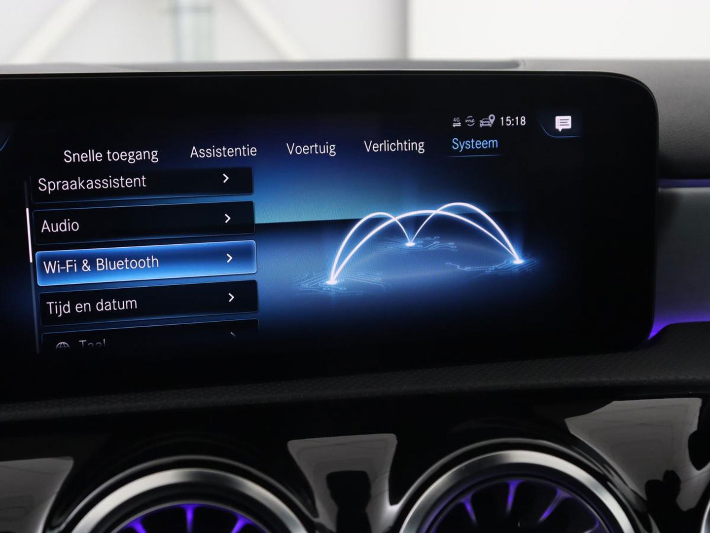 Mercedes-Benz A-Klasse 250e AMG Limited | Carplay | Stoelverwarming | Camera | Leder/Alcantara | Navigatie | Park Assist | Sfeerverlichting | Full LED | Climate control | Widescreen | Cruise control | PHEV | Plug In