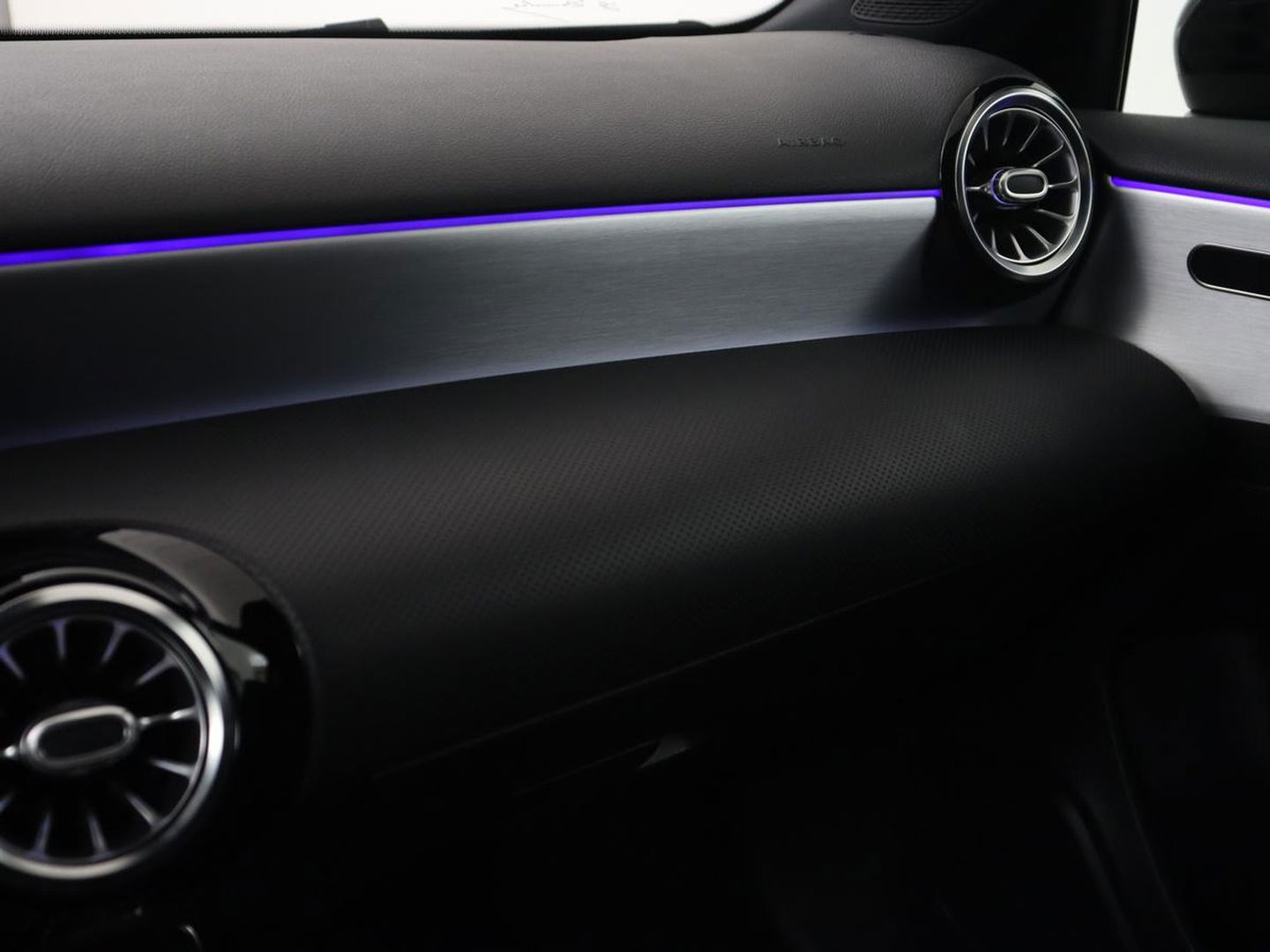 Mercedes-Benz A-Klasse 250e AMG Limited | Carplay | Stoelverwarming | Camera | Leder/Alcantara | Navigatie | Park Assist | Sfeerverlichting | Full LED | Climate control | Widescreen | Cruise control | PHEV | Plug In