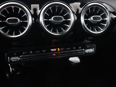 Mercedes-Benz A-Klasse 250e AMG Limited | Carplay | Stoelverwarming | Camera | Leder/Alcantara | Navigatie | Park Assist | Sfeerverlichting | Full LED | Climate control | Widescreen | Cruise control | PHEV | Plug In
