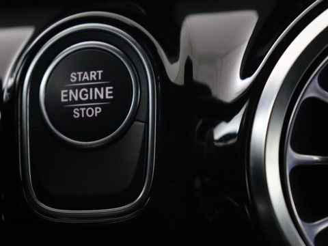 Mercedes-Benz A-Klasse 250e AMG Limited | Carplay | Stoelverwarming | Camera | Leder/Alcantara | Navigatie | Park Assist | Sfeerverlichting | Full LED | Climate control | Widescreen | Cruise control | PHEV | Plug In