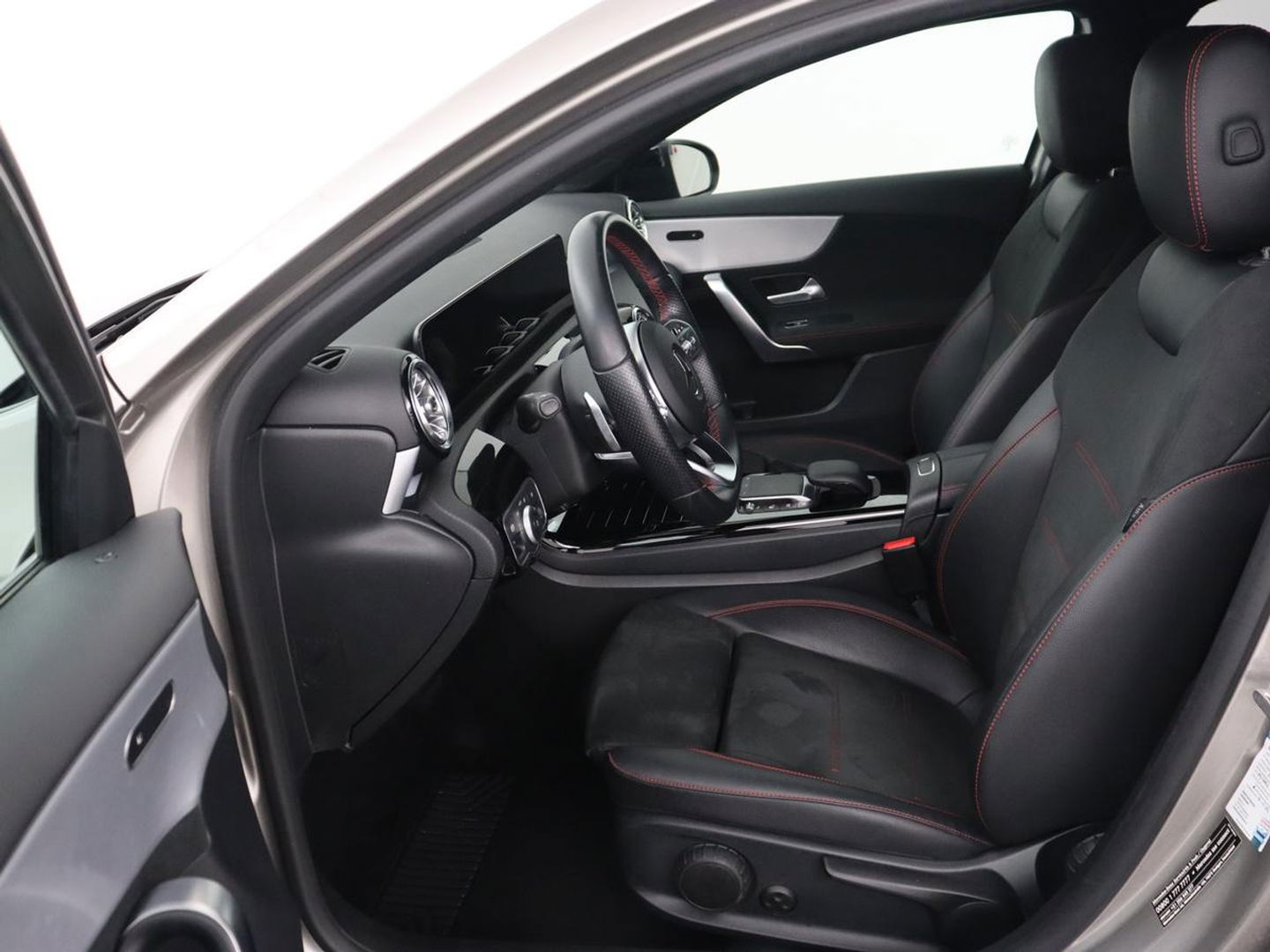 Mercedes-Benz A-Klasse 250e AMG Limited | Carplay | Stoelverwarming | Camera | Leder/Alcantara | Navigatie | Park Assist | Sfeerverlichting | Full LED | Climate control | Widescreen | Cruise control | PHEV | Plug In