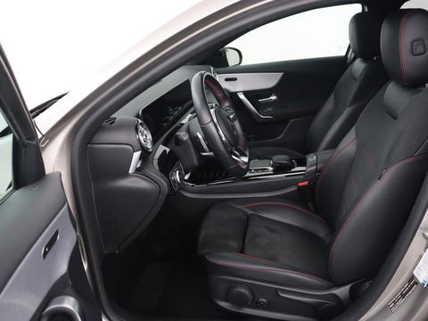 Mercedes-Benz A-Klasse 250e AMG Limited | Carplay | Stoelverwarming | Camera | Leder/Alcantara | Navigatie | Park Assist | Sfeerverlichting | Full LED | Climate control | Widescreen | Cruise control | PHEV | Plug In