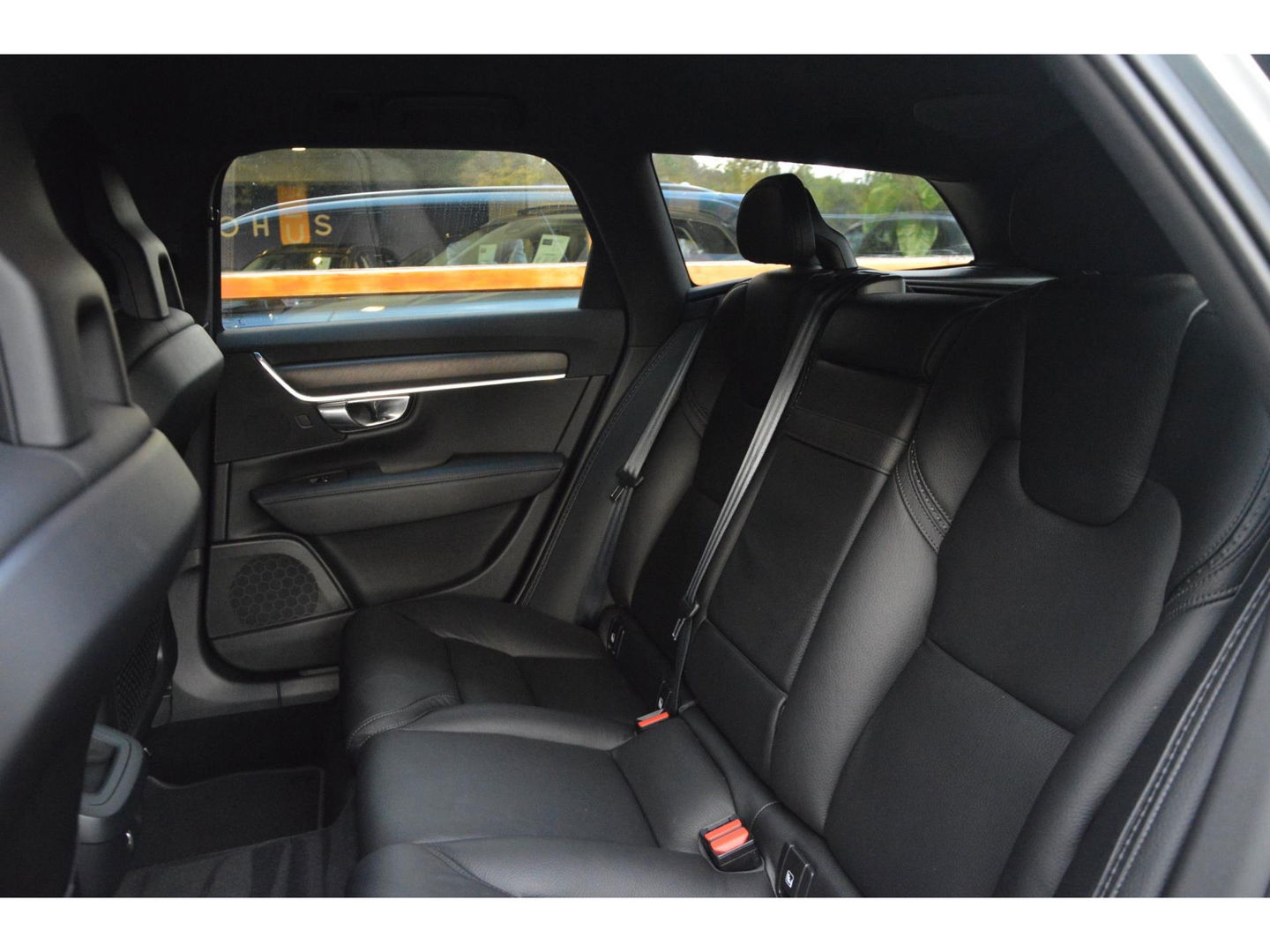 Volvo V90 Cross Country D4 AWD Polestar Engineerd | Adaptive Cruise | Trekhaak 2400KG | Stoelverwarming | Leer | VOC |